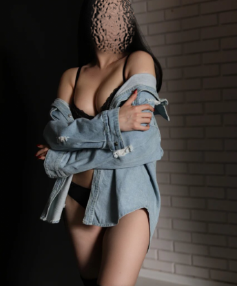 Антония, 24